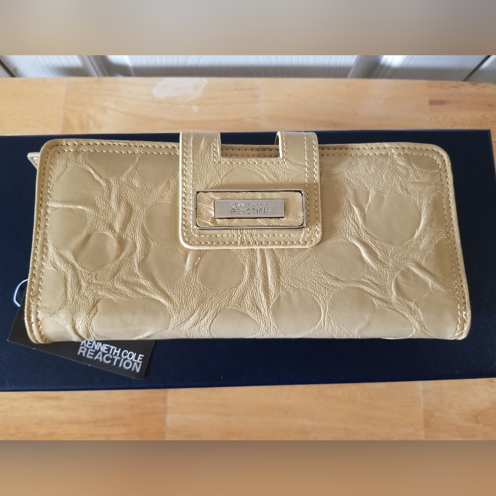Kenneth Cole Reaction Women's Clutch - New